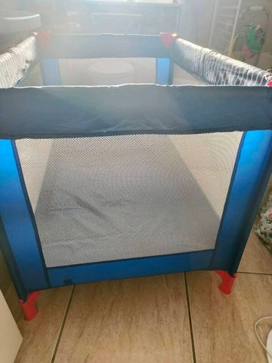 Travel cot