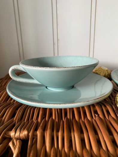 coffee cups & saucers