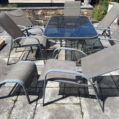 Garden table & chairs