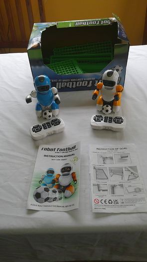 Remote Control Robot Football Game of Skill RC Soccer Set 2 Robots 2 Controllers 386601