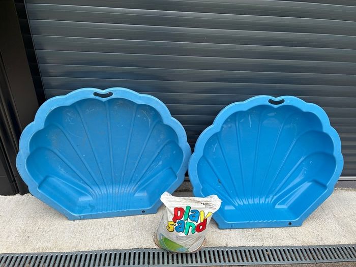 Maxi Shell Sand Box and Sand