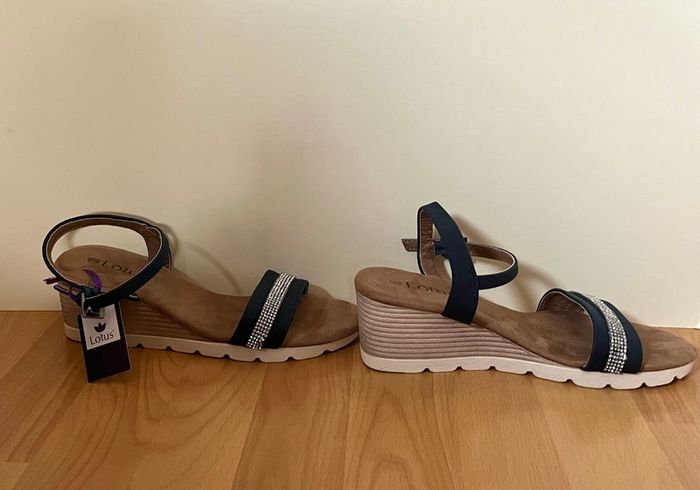 Lotus Wedge sandal