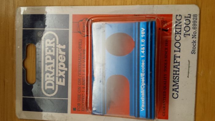 Camshaft locking tool