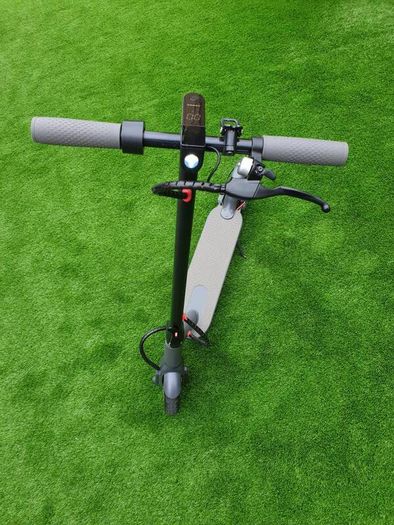 D8 Pro Electric Scooter (e-scooter)