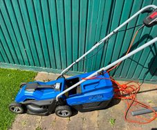 Hyundai HYM3300E 33cm Corded Electric 1200W/230v Roller Mulching Lawnmower