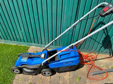 Hyundai HYM3300E 33cm Corded Electric 1200W/230v Roller Mulching Lawnmower