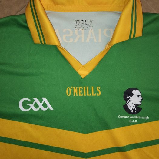 FREE POST Pearses GAA (L) Belfast Cumann Na Phiarsaigh  GAA Shirt Jersey O'Neills Gaelic Football Hurling Vintage Retro Padraig Pearse Easter Rising 1916