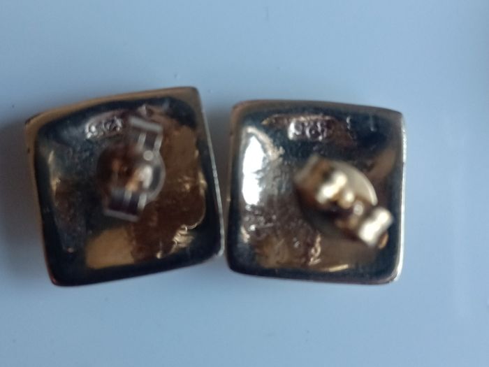 9ct gold stud earrings 4.35g