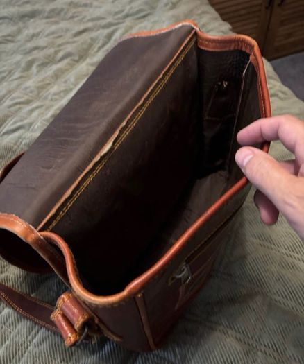 Excellent shoulder bag of exotic origins