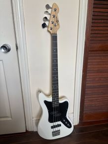 Seattle 4-string Bass Guitar Bundle