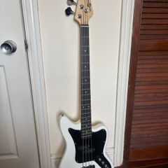 Seattle 4-string Bass Guitar Bundle