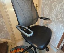 Humanscale Liberty Office chair - Needs arm pads!!