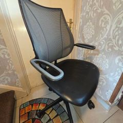 Humanscale Liberty Office chair - Needs arm pads!!
