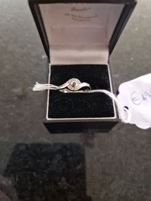 9ct white gold sapphire & diamond ring