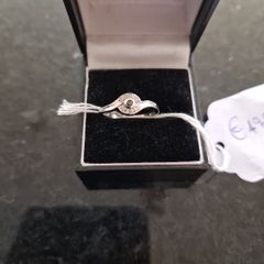 9ct white gold sapphire & diamond ring