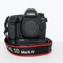 Canon EOS 5D Mk IV Camera Body + Battery Grip BG E20 Image 2