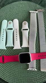 Apple Watch Series 8 + 4 Original S/M Straps + Charger