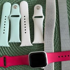 Apple Watch Series 8 + 4 Original S/M Straps + Charger