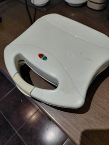 Toasted sandwich maker
