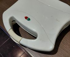 Toasted sandwich maker