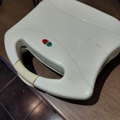 Toasted sandwich maker
