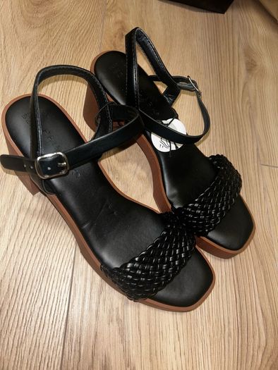 black heels UK7