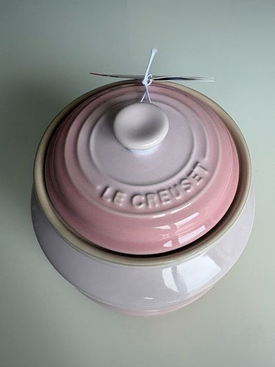 le creuset biscuit jar