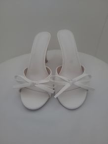 White bow heels