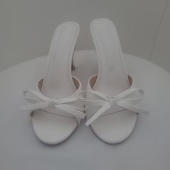 White bow heels