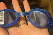Swimming goggles