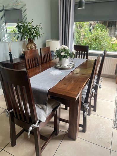 Kitchen table & 6 chairs