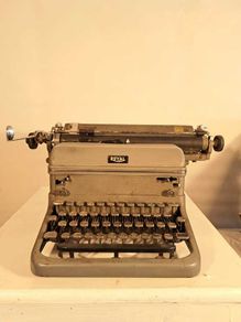 Royal KMG typewriter