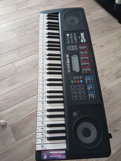 keyboard: never used, with charger and earphones stand