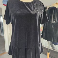 Laurel black top Size 18