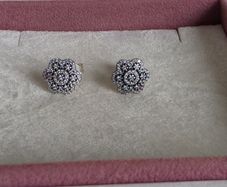 Pandora earrings stud flower snowflake in great condition fully hallmarked