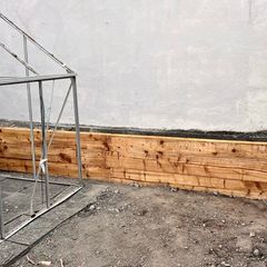 Timber sleeper retaining wall / Raise sleeper planter