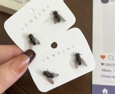 Funny Prank Flies Stud Earrings For Women Realistic Simulation Insect Small Fly Earrings Halloween Party Abstract Jewelry Gift Gifts