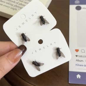 Funny Prank Flies Stud Earrings For Women Realistic Simulation Insect Small Fly Earrings Halloween Party Abstract Jewelry Gift Gifts