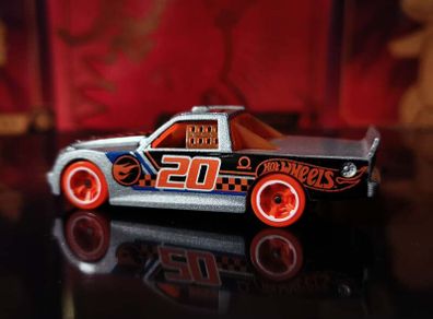 Circle Trucker ! TREASURE HUNT ! from Track Stars Series ! 2010 ! Hot Wheels ! Mattel !