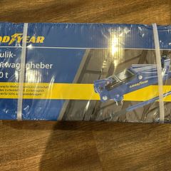 Goodyear 10640 Trolley Jack (3 Tons) for SUVs and Off-Road Vehicles