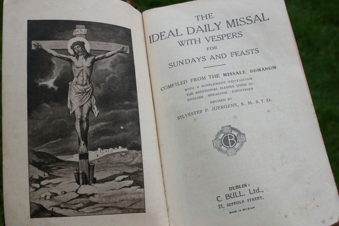 Vintage The Ideal Daily Missal with Vespers for Sundays and Feasts - Dublin