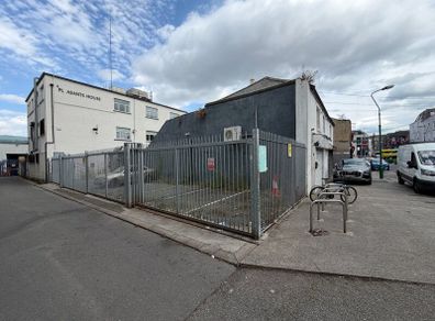 Sliding gates