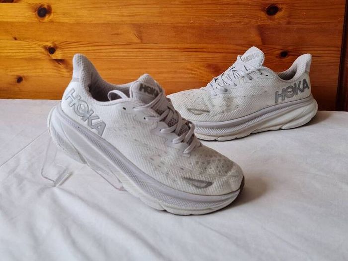 Hoka clifton 9 white Size 10 eu 44.5 in excellent condition