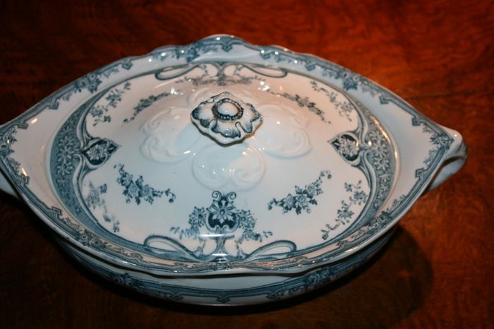 Antigue Porcelain Tureen