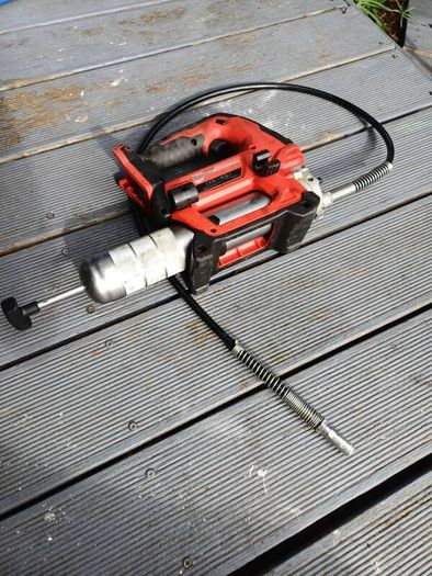 Milwaukee M18 18V Cordless Grease Gun (M18 GG) - Body Only