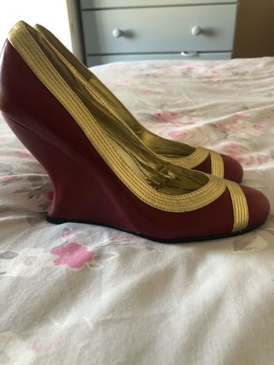 Ladies stunning Amanda smith wedges size 3