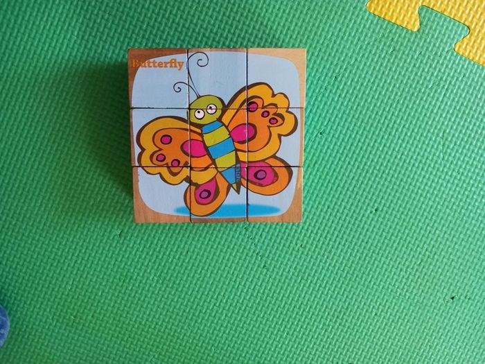 Wooden cubes puzzle