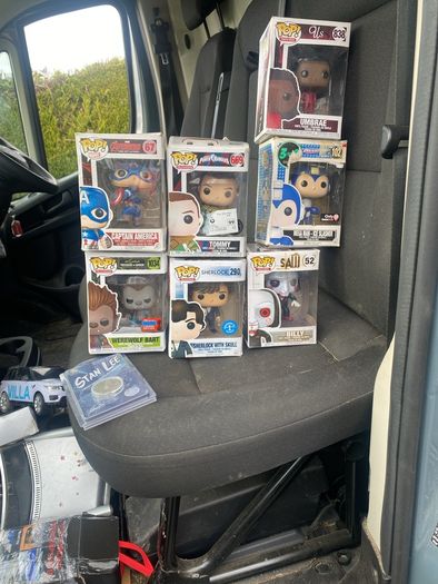 figurines