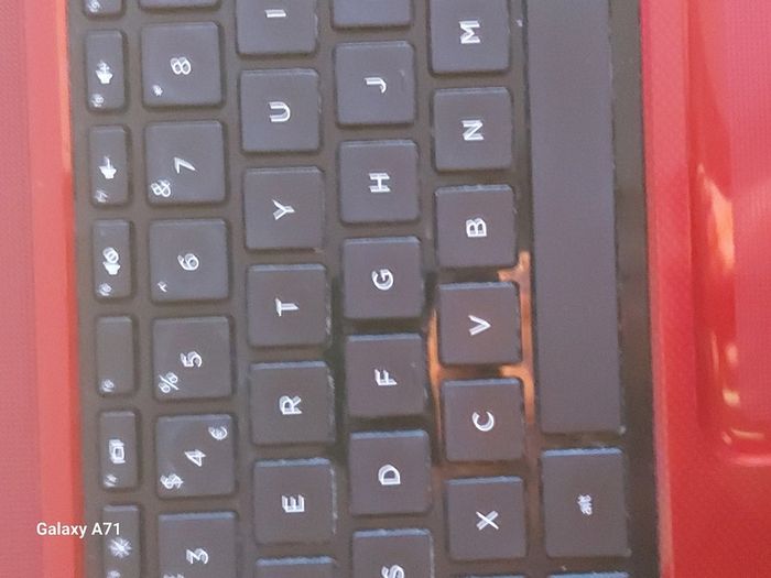 HP Pavillion, Red, 4GB Ram, 700GB HDD, Windows 8 Pro, AMD A4-5000 APU with Radeon HD Graphis 1.5GHz, Chrome and VLC for best movie ecperience