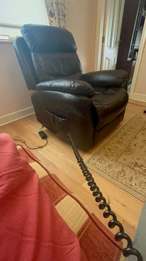 Lift stand recliner chair